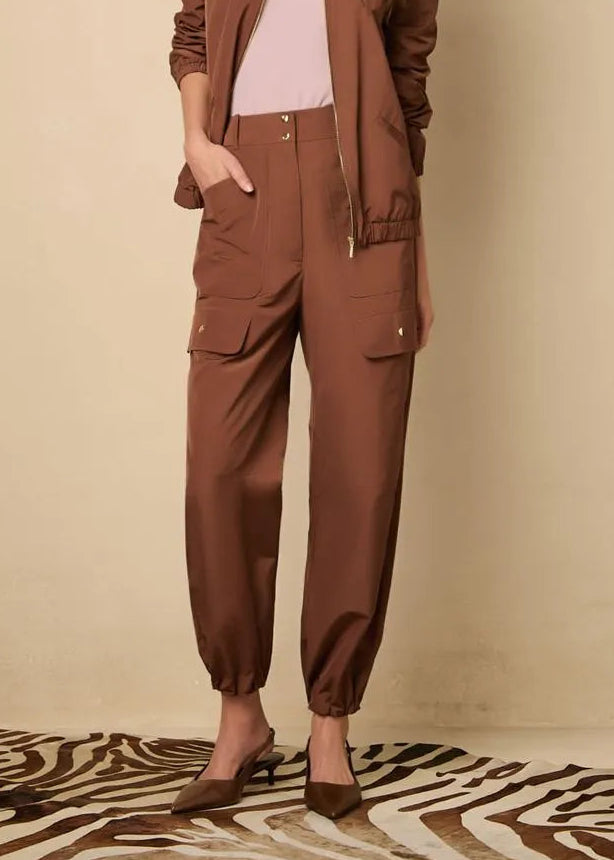 Woman wearing a brown cargo pants