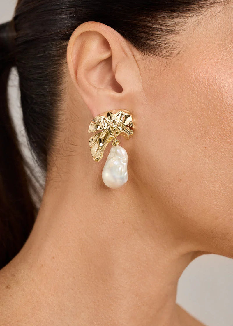 Gold Plated Era L Earring with Pearl