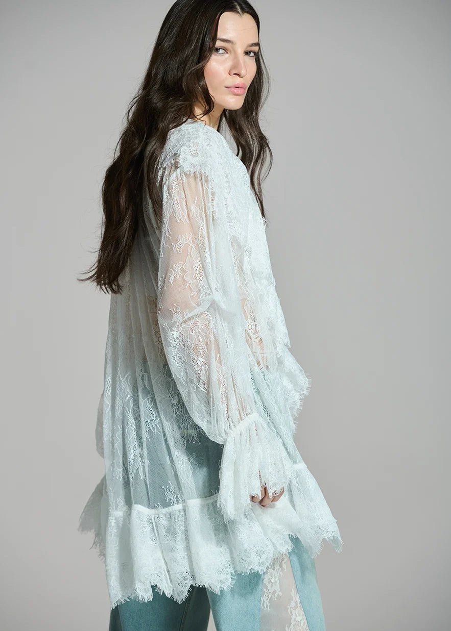 Voluminous lace tunic