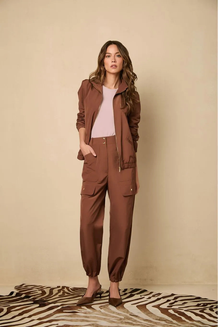 brown cargo pants with pockets