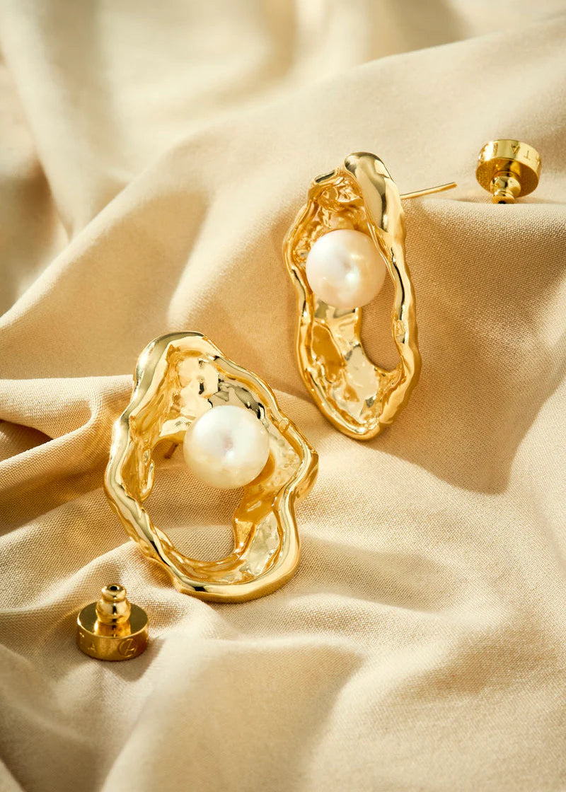 gold plated earring with a pearl