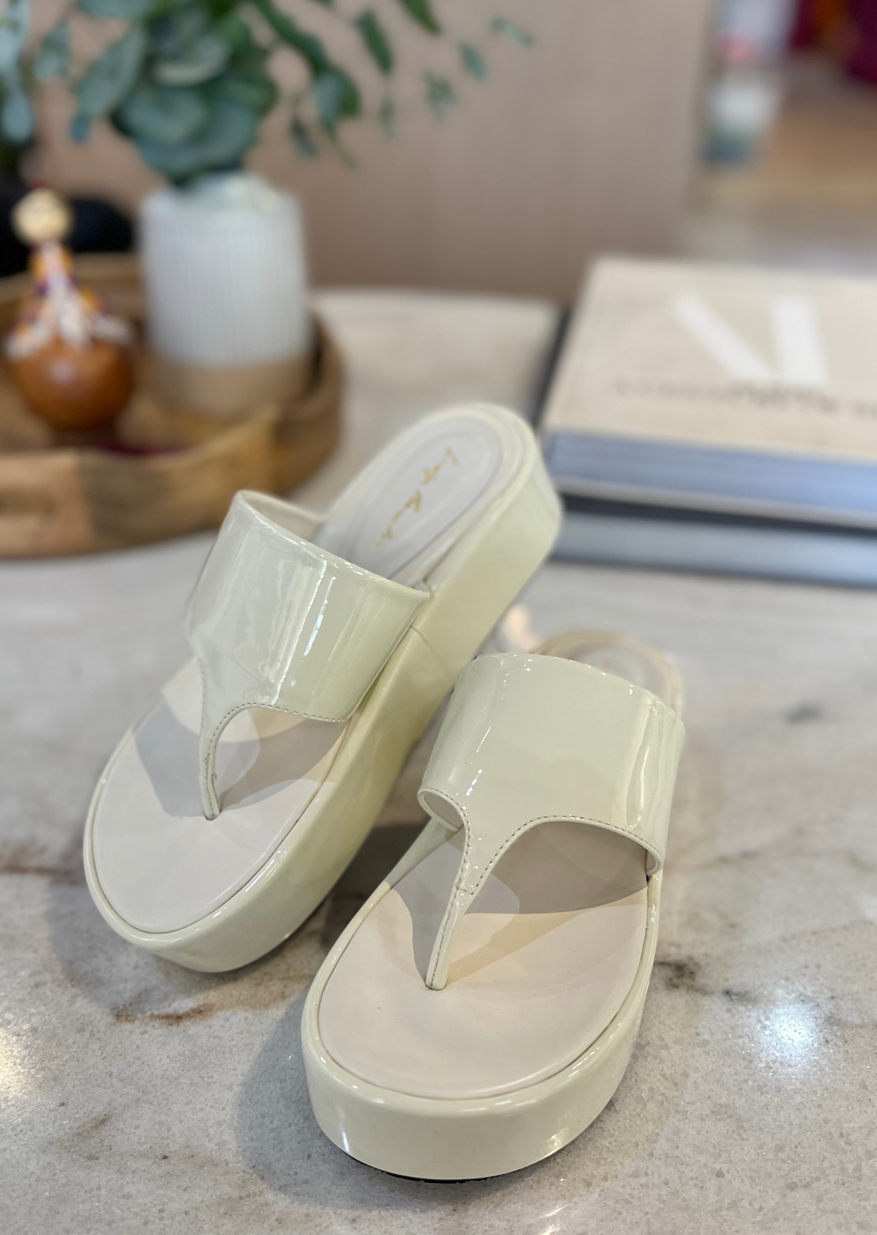 Minimal Flatform Sandals LB