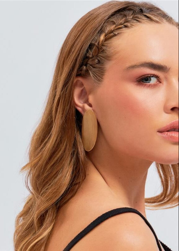 Curved Oval Earring Gold Pleated