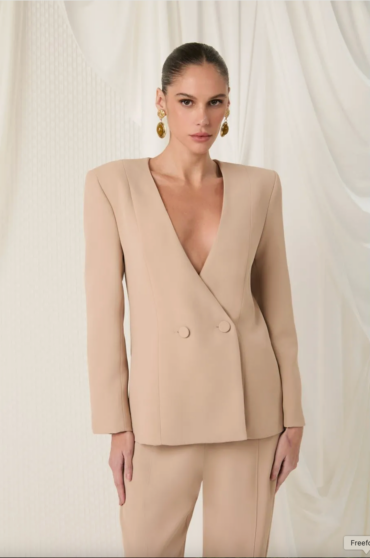 Beige tailored elongated blazer