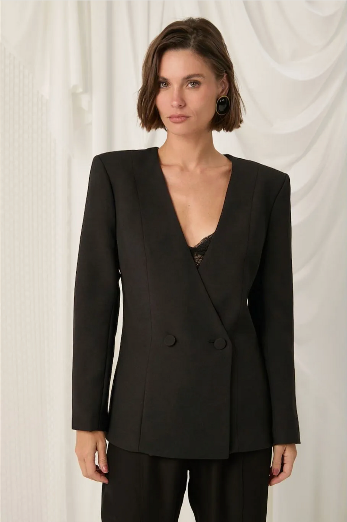 Black tailored elongated blazer