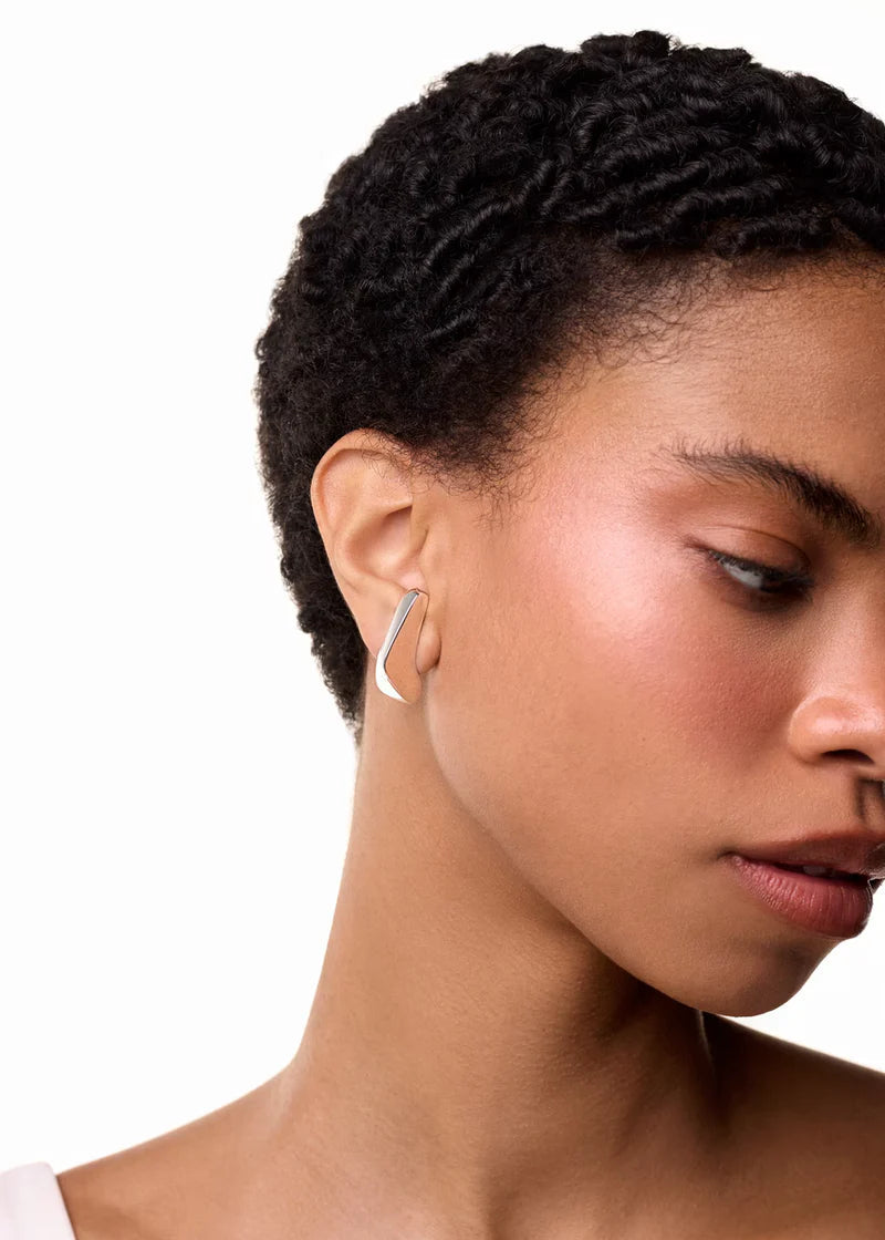 Dualis Earhook