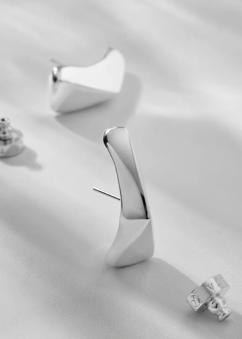 Dualis Earhook