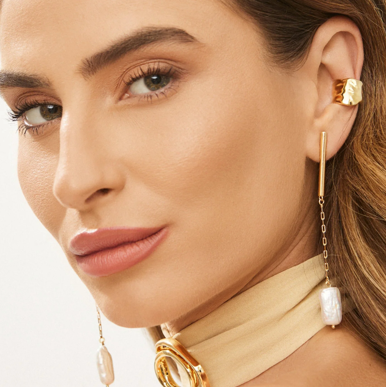 One Bela Earring