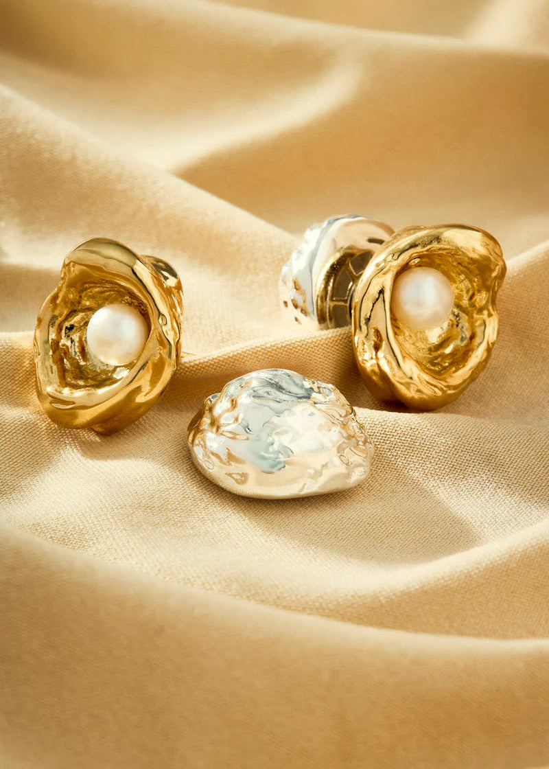 gold and silver plated earring with central pearl