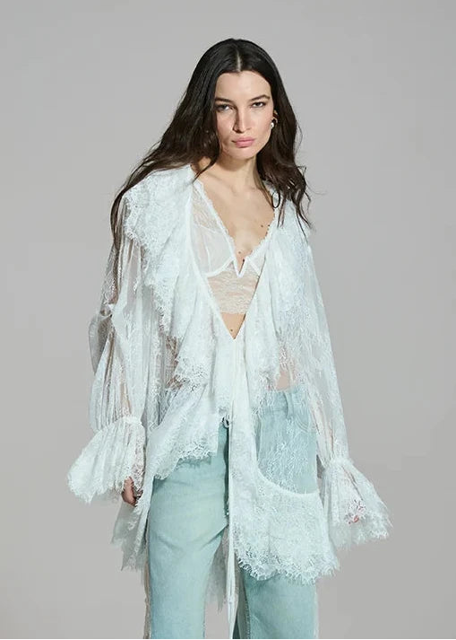 Voluminous lace tunic