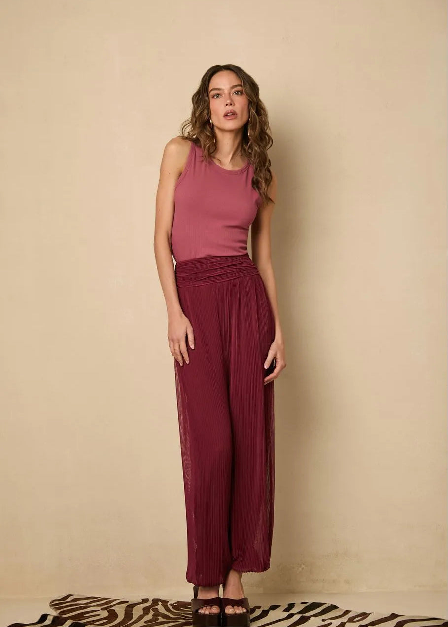 Guava tone pleated pants