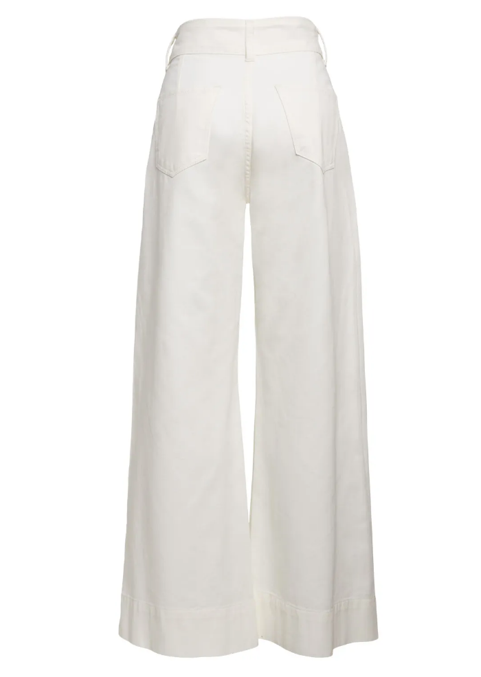 Woman super wide leg pants in off white twill, its the trendy pans of the moment!